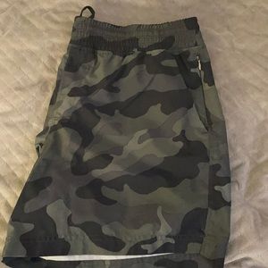 Womens LG Camo active shorts